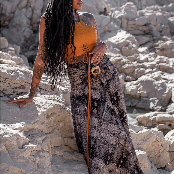 Boho Maxi Skirt with coconut buckle - Picture 3 of 6